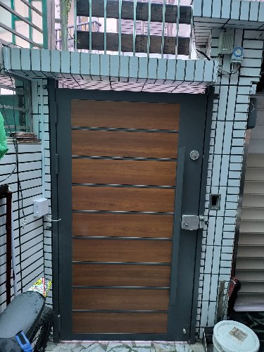 11003崇學路換車庫門